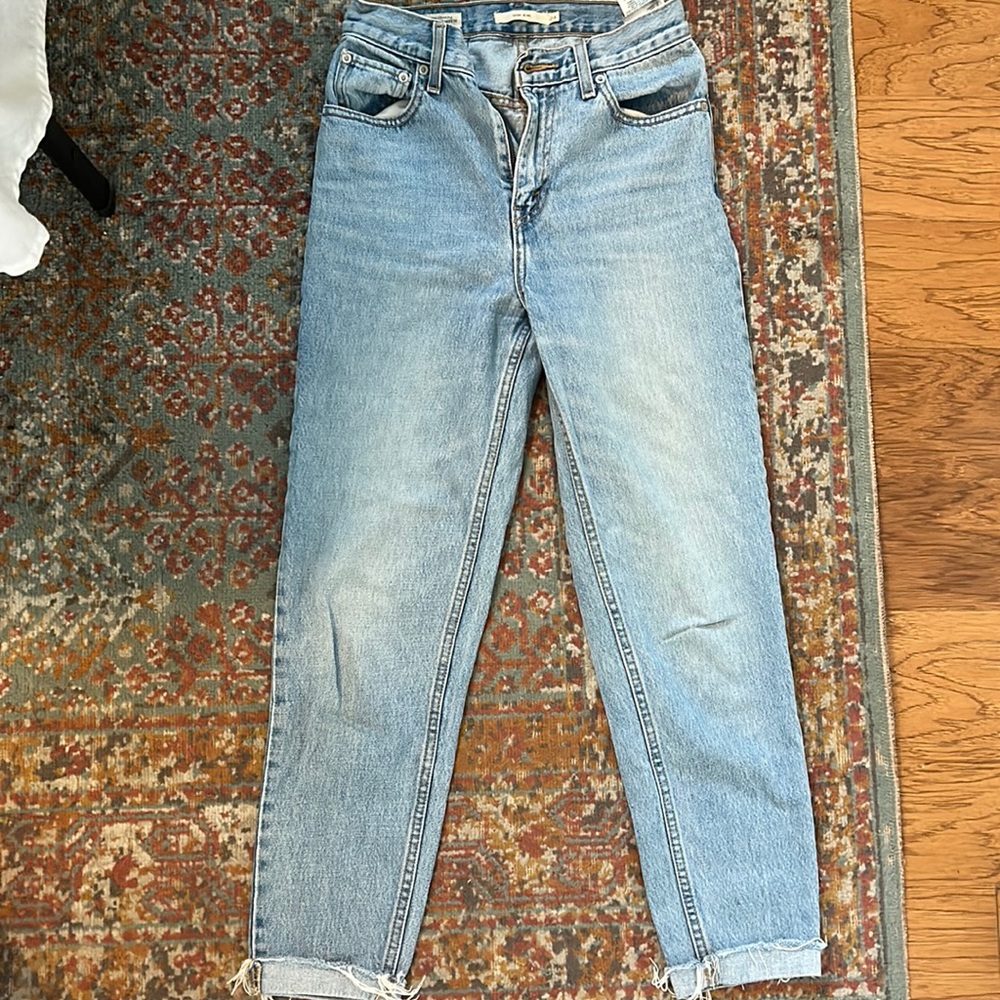 Levi’s mom jeans